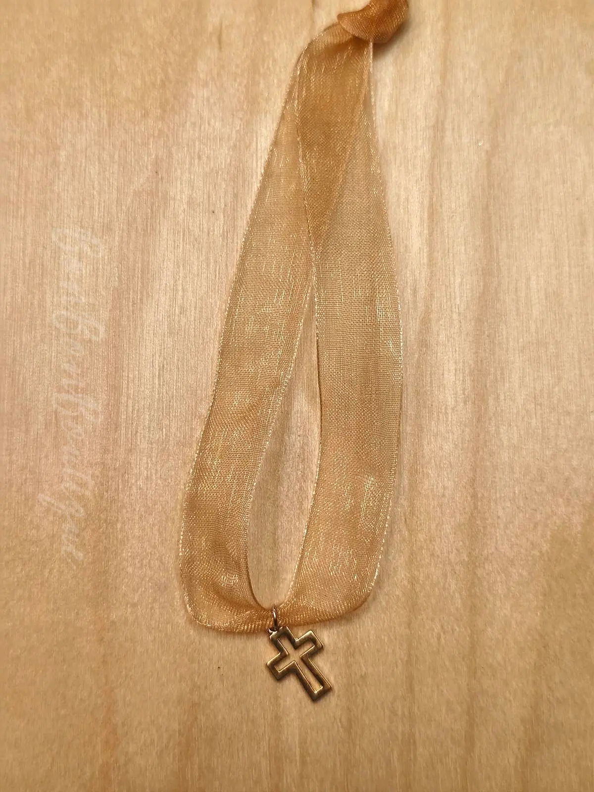 Gold Ribbon - μαρτυρικά, Χρυσό